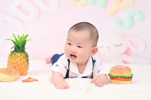 高平宝宝在妈妈肚子里